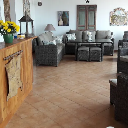 Casa Roble Alojamento de Acomodação e Pequeno-almoço 4*