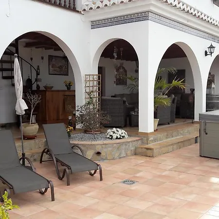 Alojamento de Acomodação e Pequeno-almoço Casa Roble Cómpeta