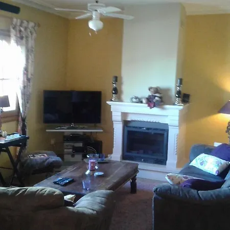 Casa Roble Bed & Breakfast