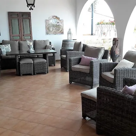 Casa Roble Bed & Breakfast 3*