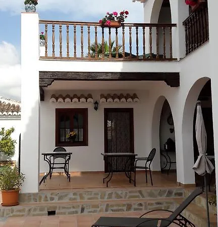 Casa Roble Bed & Breakfast