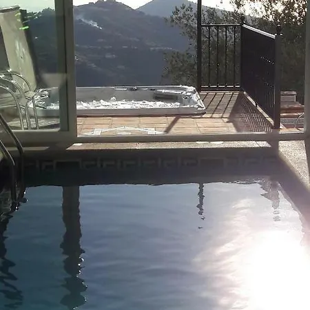 Casa Roble Bed & Breakfast