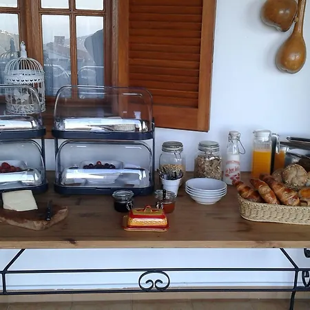 Casa Roble Bed & Breakfast